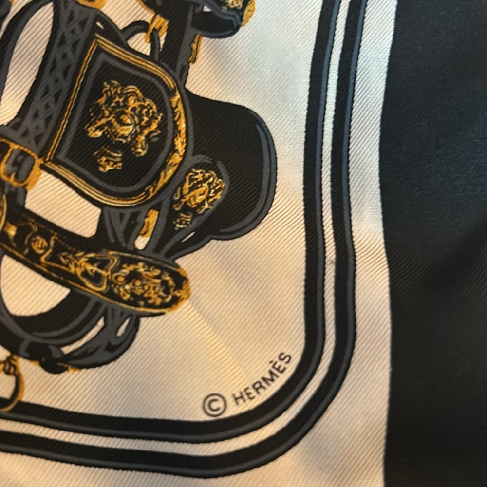 Hermes mini wrist scarf or pocket square 7.5 inches * 7.5 inches - Picture 3 of 4